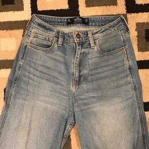 Hollister Ultra High Rise Mom Jean